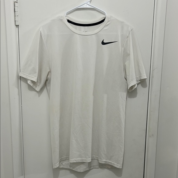 Nike Men's White T-Shirt - Picture 1 of 3